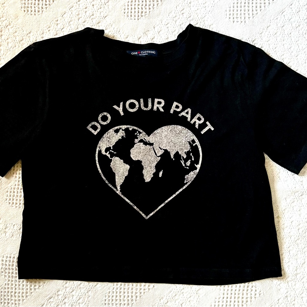 Los Angeles ONE Clothing  trendy awareness t-shirt/ small